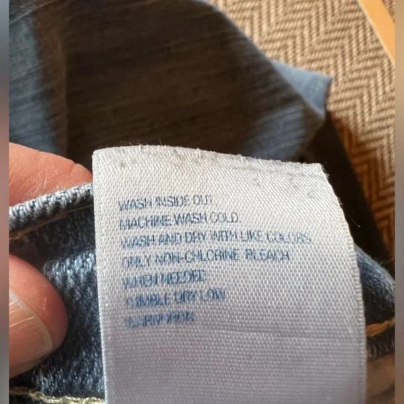 ✌🏼Old Navy Diva Jeans Size 6 Short Perfectly Distressed Straight Leg Boho Style - Picture 9 of 10